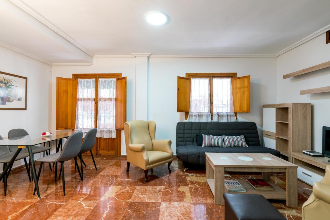 Holi-Rent Estrella Apartman Sevilla Kültér fotó