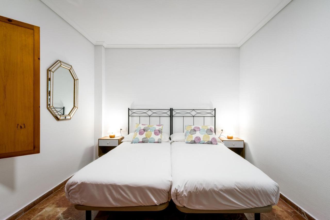 Holi-Rent Estrella Apartman Sevilla Kültér fotó