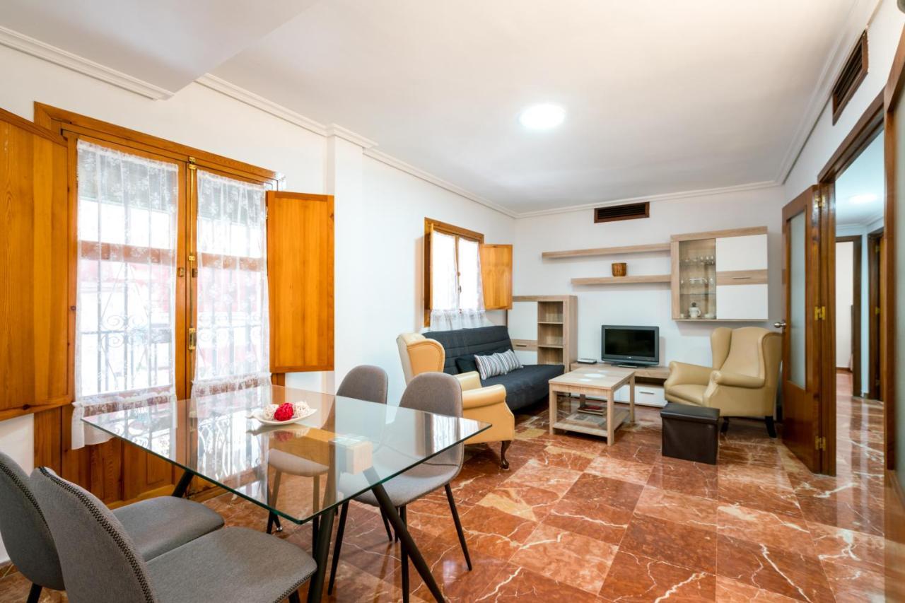 Holi-Rent Estrella Apartman Sevilla Kültér fotó