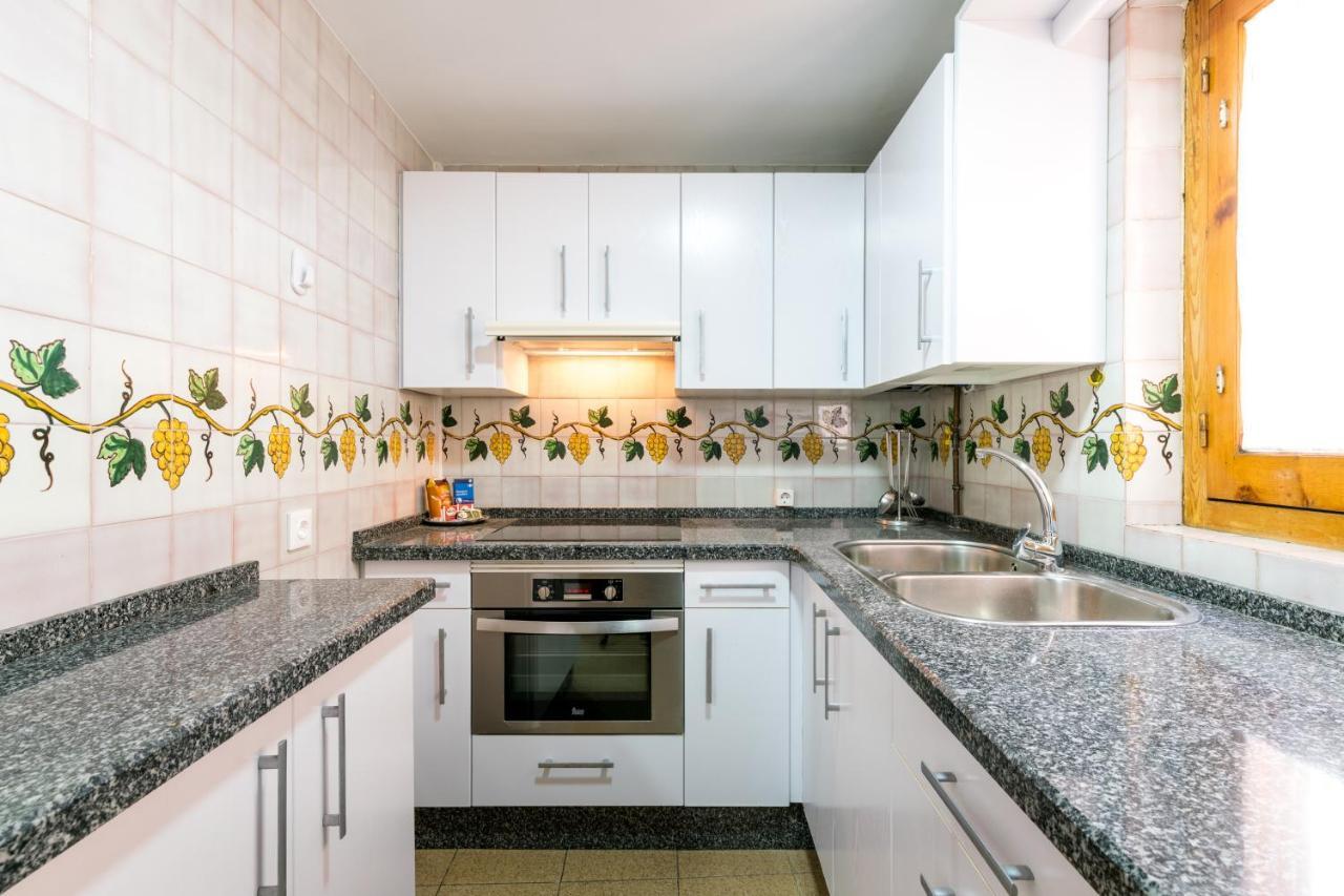Holi-Rent Estrella Apartman Sevilla Kültér fotó