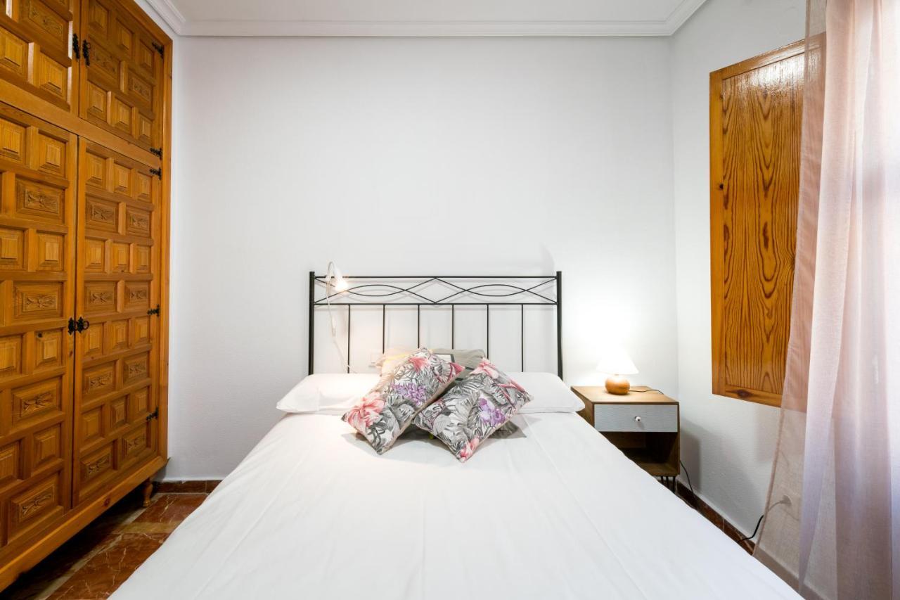 Holi-Rent Estrella Apartman Sevilla Kültér fotó