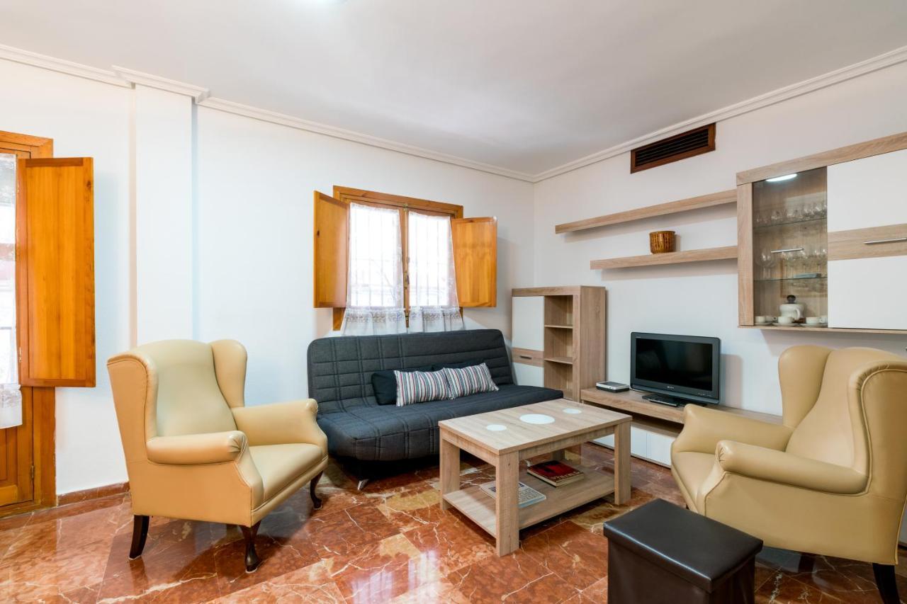 Holi-Rent Estrella Apartman Sevilla Kültér fotó
