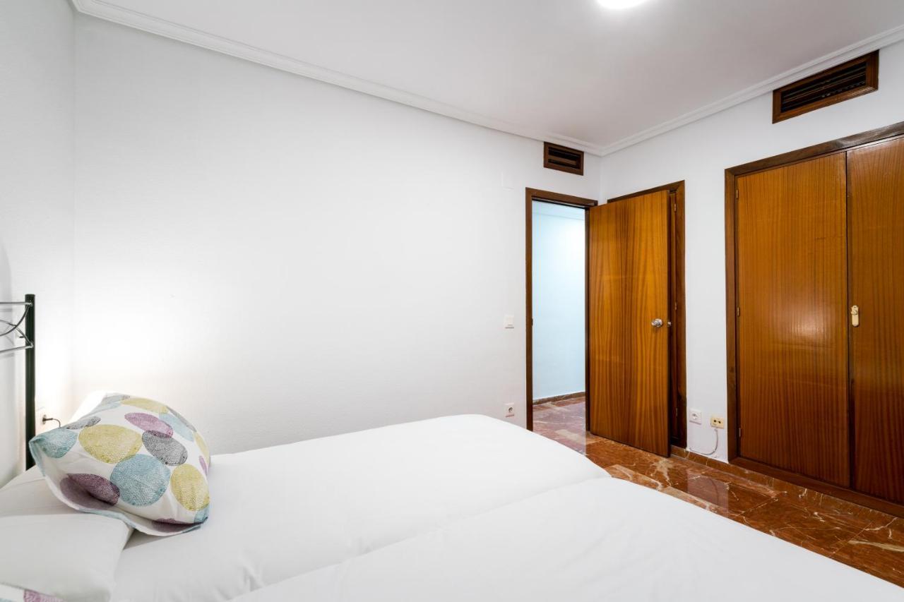 Holi-Rent Estrella Apartman Sevilla Kültér fotó
