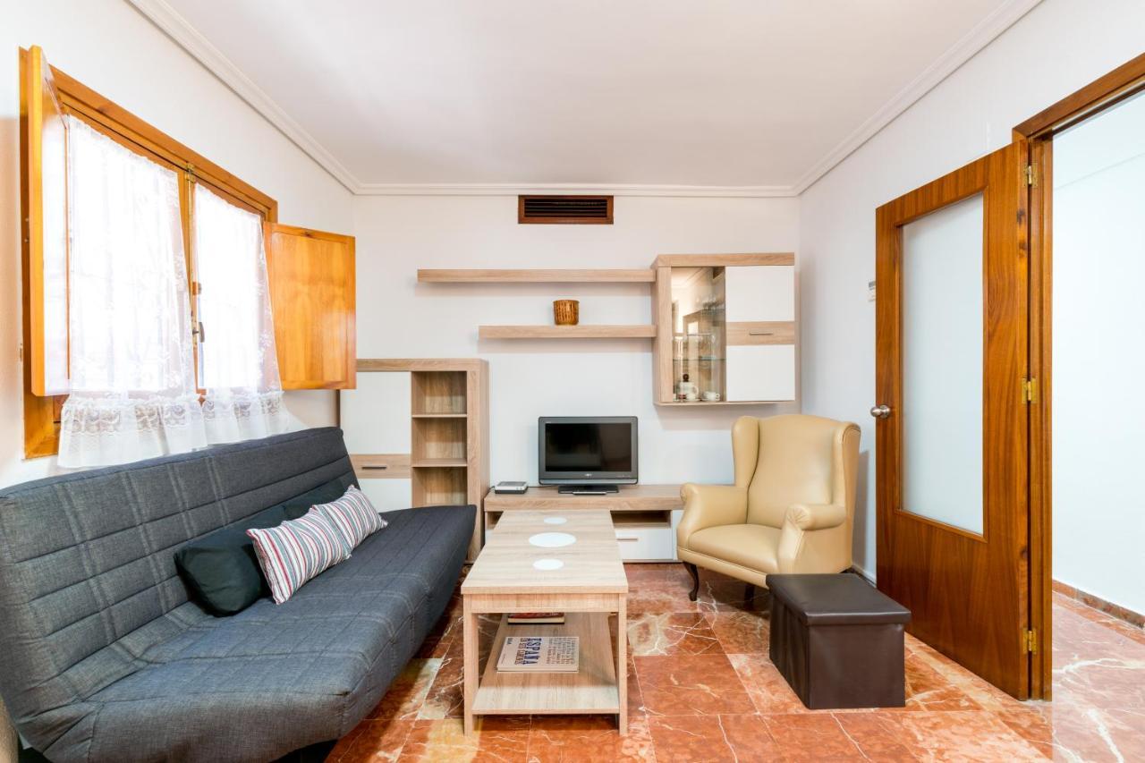 Holi-Rent Estrella Apartman Sevilla Kültér fotó