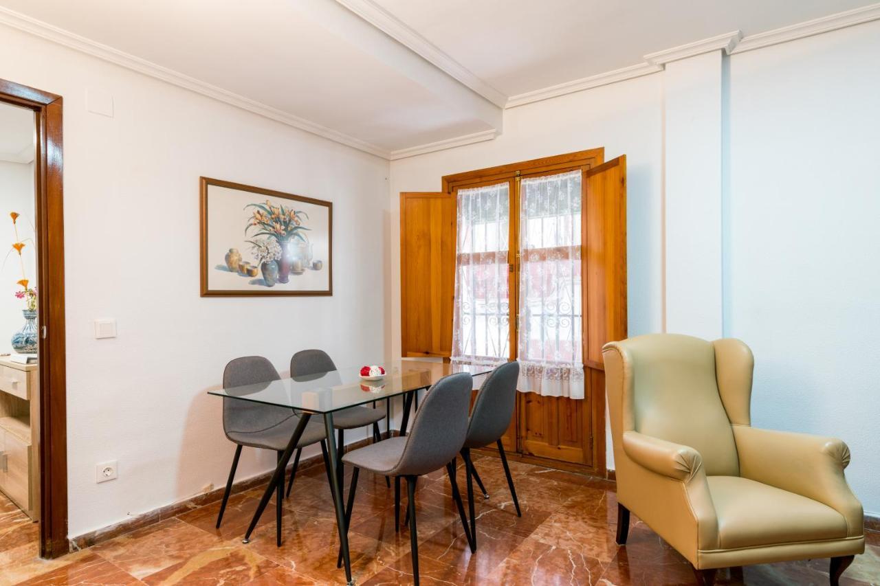Holi-Rent Estrella Apartman Sevilla Kültér fotó