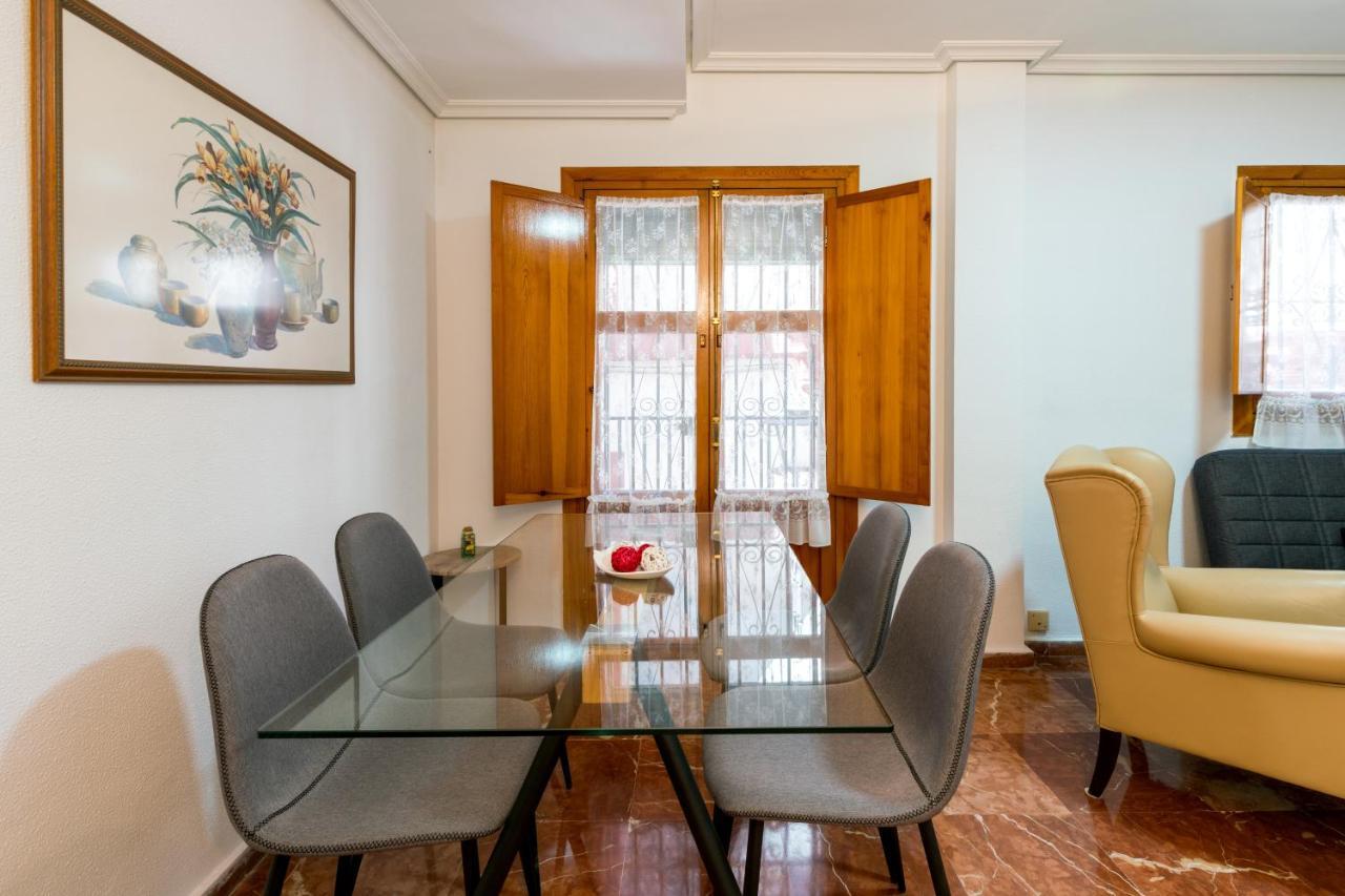Holi-Rent Estrella Apartman Sevilla Kültér fotó