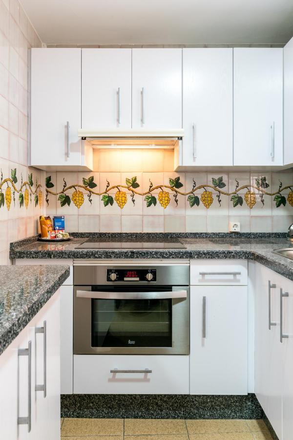 Holi-Rent Estrella Apartman Sevilla Kültér fotó