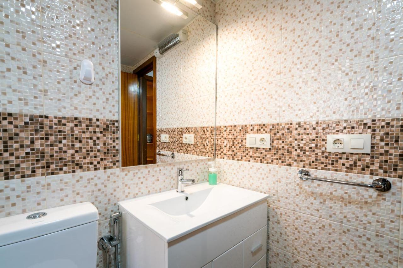 Holi-Rent Estrella Apartman Sevilla Kültér fotó