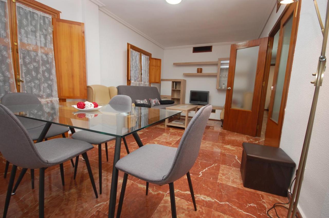 Holi-Rent Estrella Apartman Sevilla Kültér fotó